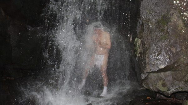 檜原村 九頭龍の滝での滝行です